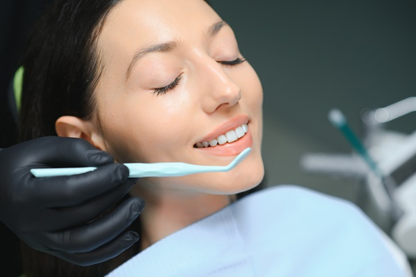 Issues A Cosmetic Dentist Can Fix With Dental Veneers